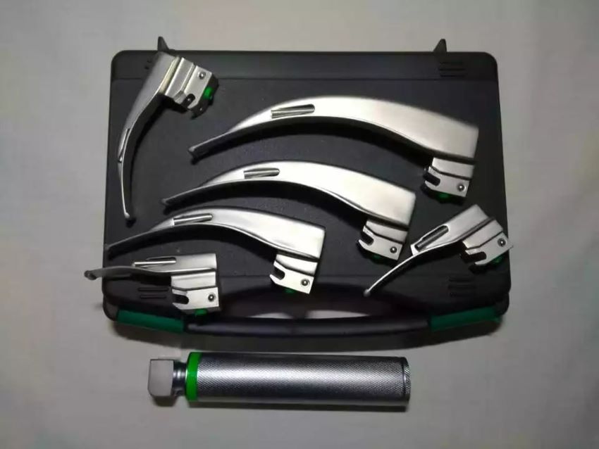 Ларингоскоп Макінтош, набір з 6-х клинків зігнутих № 00, 0, 1, 2, 3, 4 та рукоятка, в футлярі Bio Tules Impex BTS-22-244